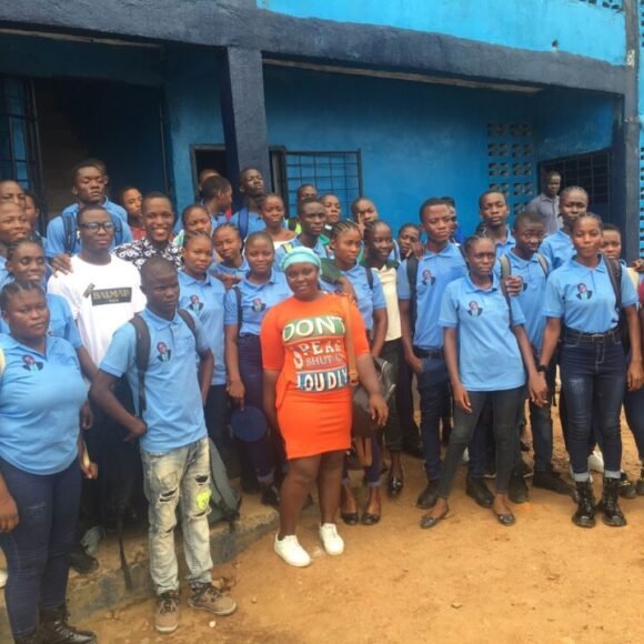 A US-Based Liberian Presents His 2 Global Leadership Awards To Local Students